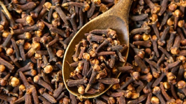 Use cloves to treat vaginal problems